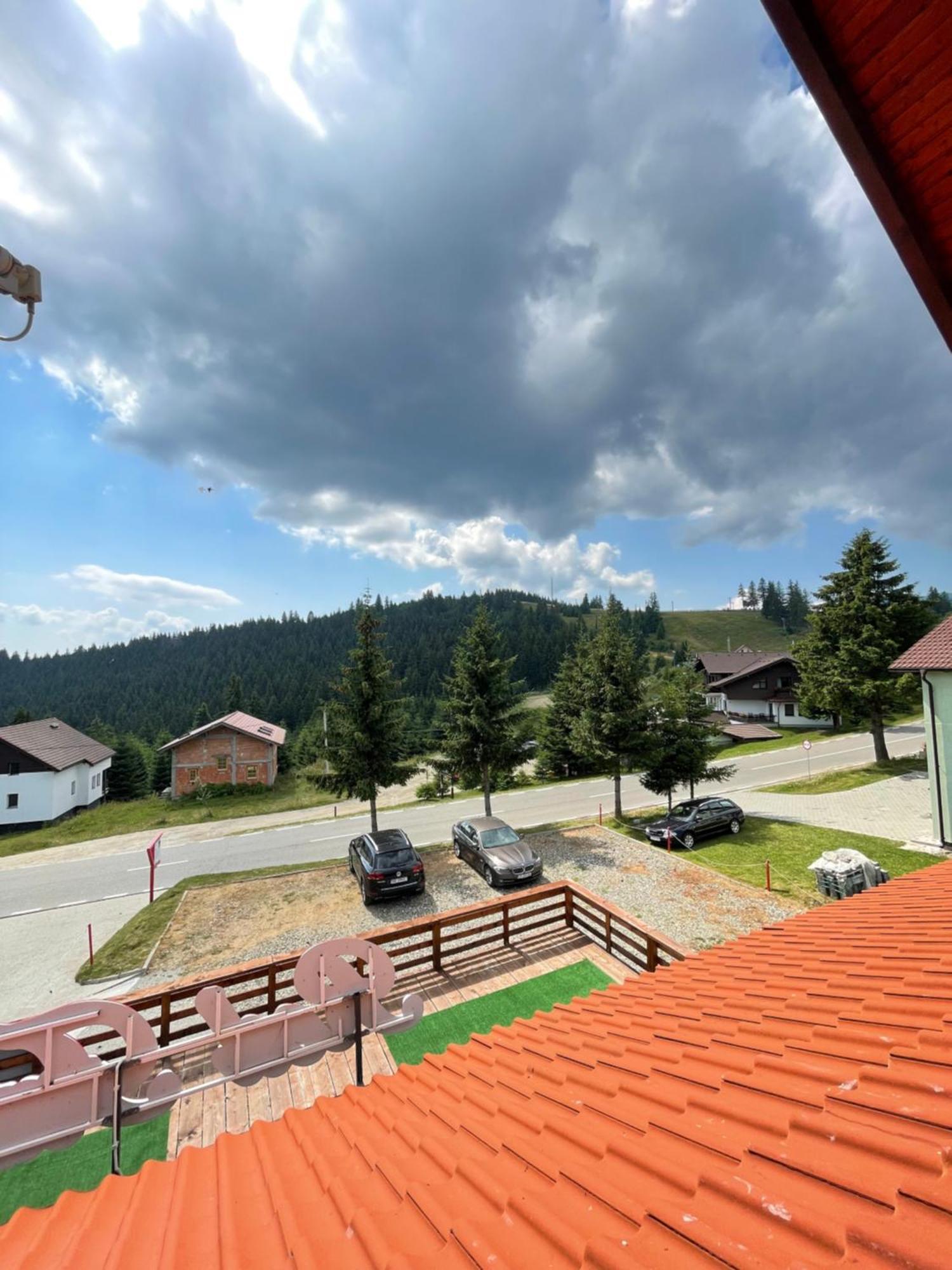 Red Family Apartments Păltiniş Екстериор снимка